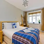 Delightful Apartment In Prime Location Near Hampstead Heath By Underthedoormat